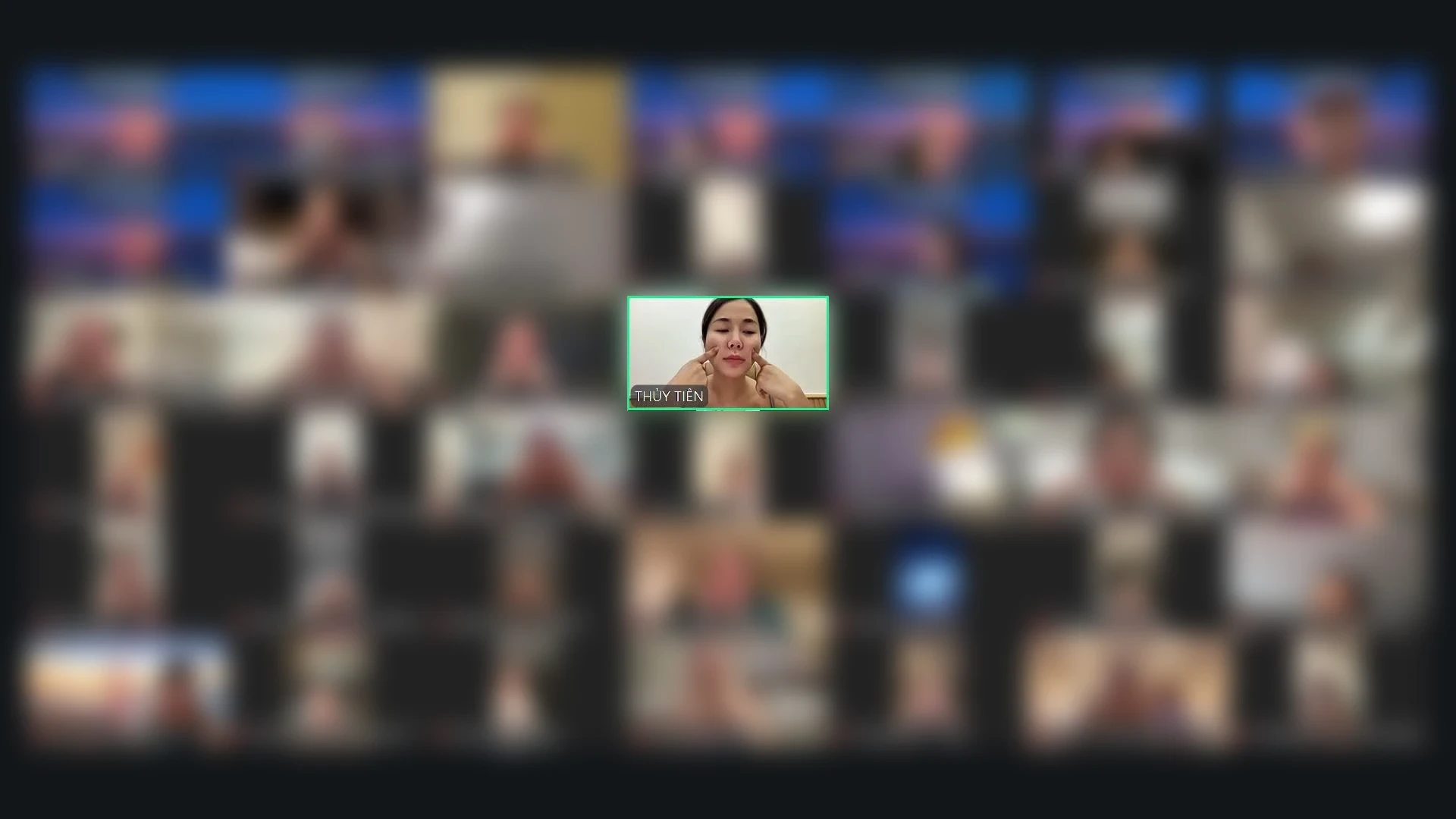 Cộng đồng học viên Young Group trong buổi Zoom nhóm hàng tuần (đã làm mờ khuôn mặt học viên để bảo mật)